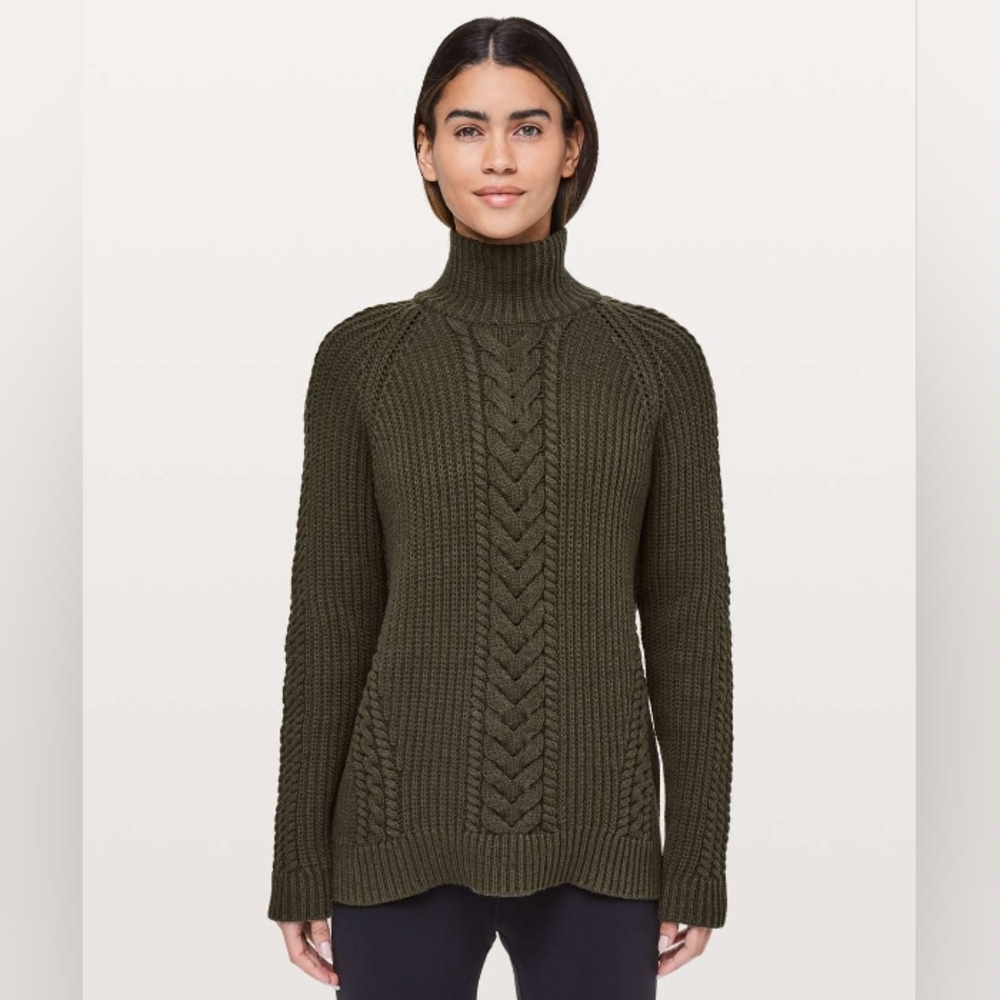 💥 Lululemon Bring The Cozy Turtleneck - Picture 5 of 10